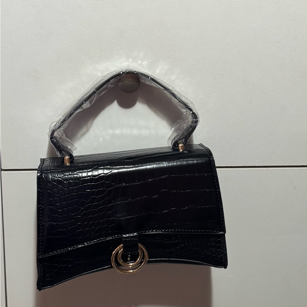 Elegant Black Croc-Embossed Handbag